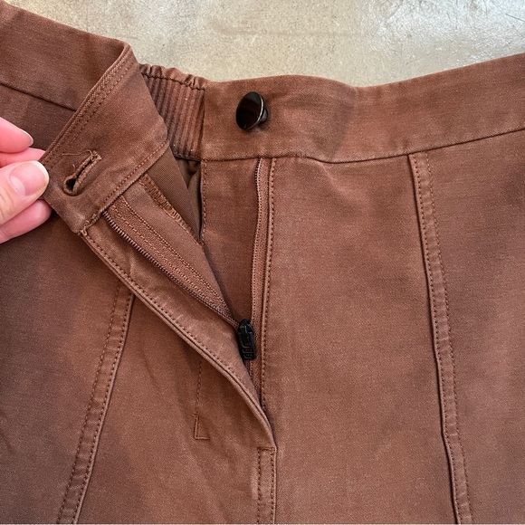 Lululemon Light Utilitech Cargo Pocket High Rise Pant in Roasted Brown - Picture 4 of 9